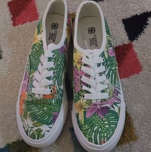 Avon Women's Size 7 & Size 10 Avon Cushion Walk Floral Sneakers